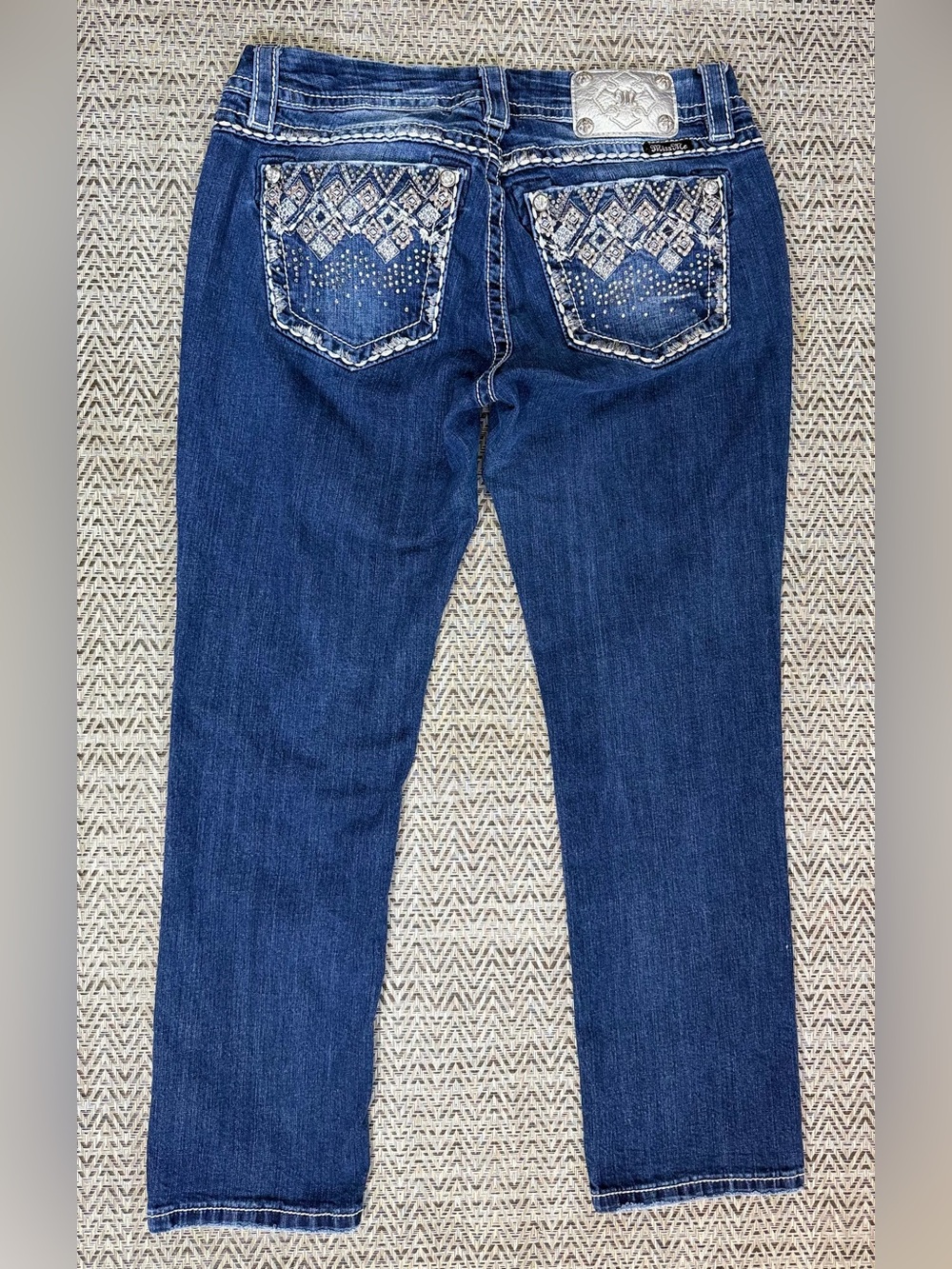 Miss Me Capri Jeans Womens 29 Mid Rise Easy Cropped Embellished Denim JE8087EC3